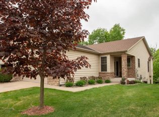 3157 Hidden Lake Pointe Dr, White Bear Lake, MN 55110