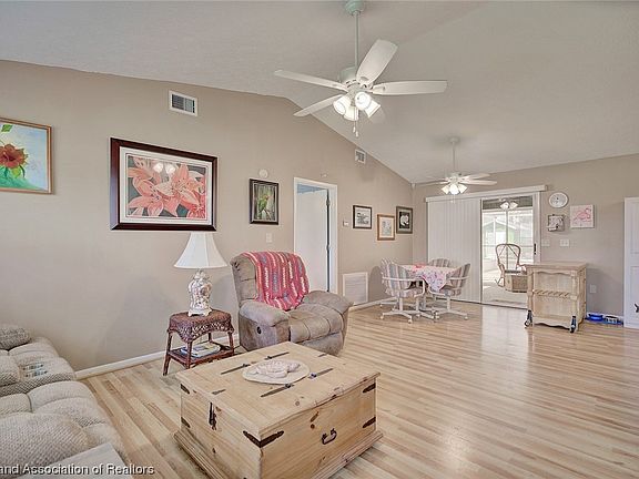 5th image of 20 Highlands Lake Dr