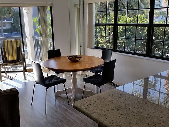 3rd image of 19937 Gulf Blvd APT C2