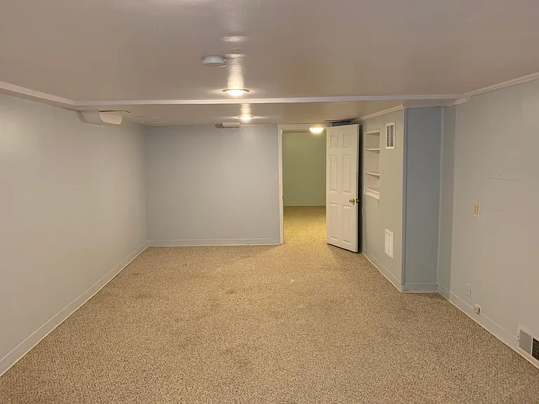 8529 Everett Ave — Photo 9