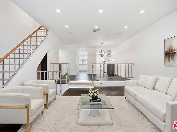 3rd image of 10229 Variel Ave Unit 12