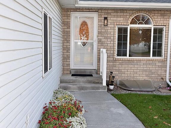 3rd image of 2955 E Courtyard Cir