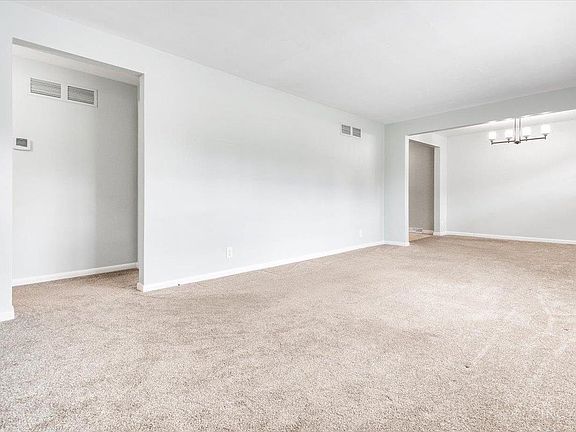 4th image of 799 Danny Dr