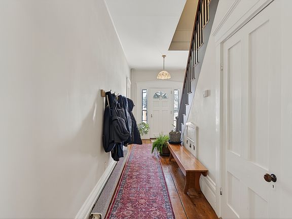 Main entrance & hallway