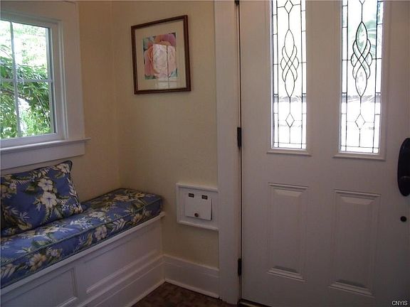 4th image of 808 Crawford Ave