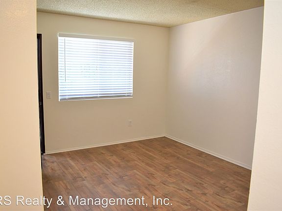 5th image of 11620 Sylvan St APT 11