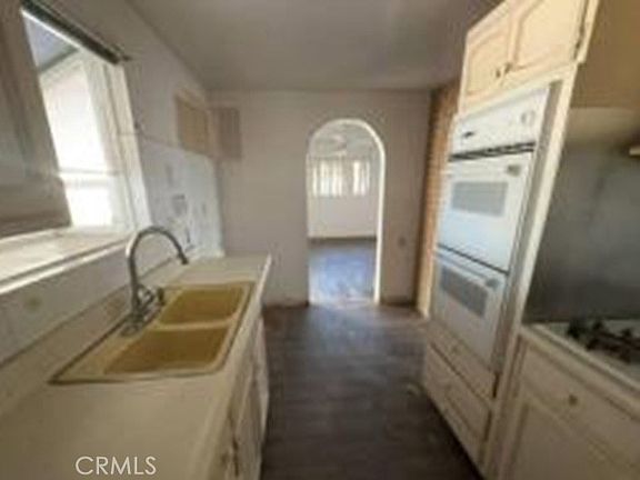 4th image of 634 W Holt Ave