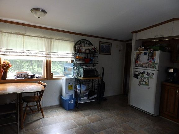 4th image of 90 Wildwood Rd