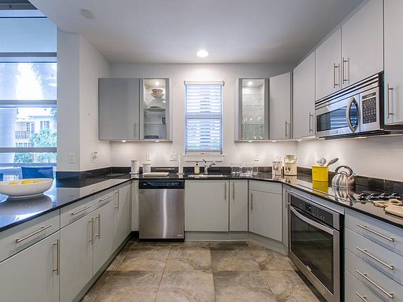 3rd image of 335 SE 6th Ave APT 210