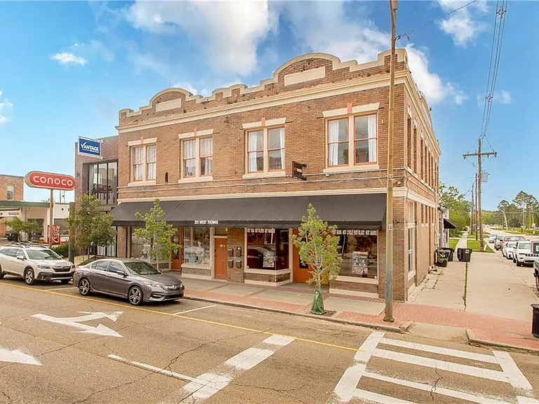 221 W Thomas St #A — Photo 15