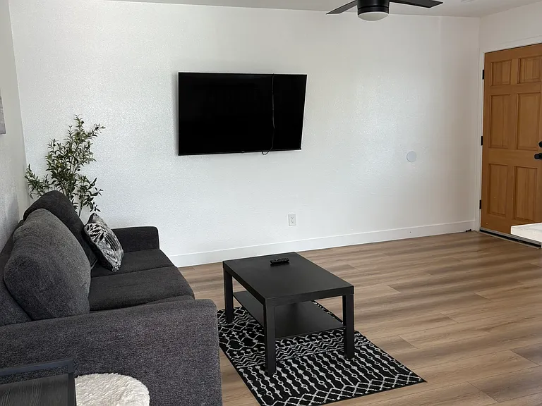 613 Florence St #D — Photo 5