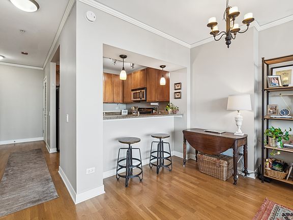 4th image of 200 N Jefferson St APT 2403