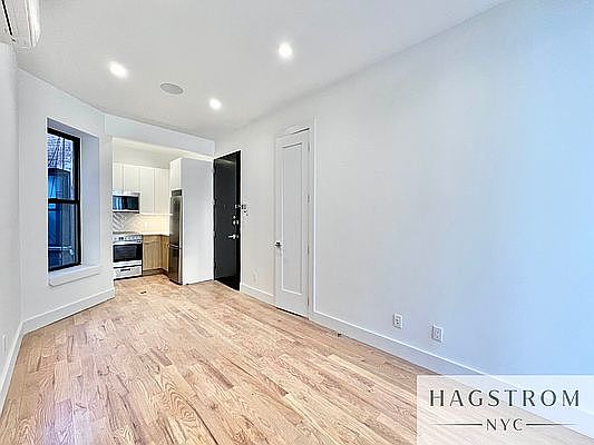 4th image of 327 E 93rd St #2D