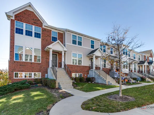 83 Nicholas Dr E, Des Plaines, IL 60016