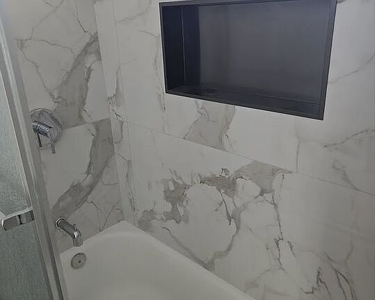 4th image of 1028 N Ardmore Ave #C