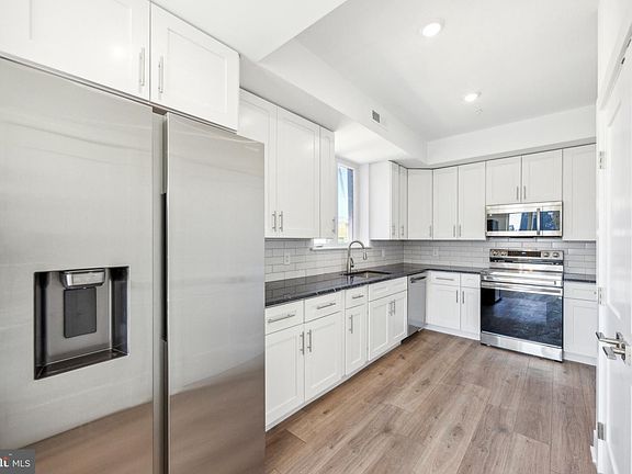 2nd image of 1350 N Front St #303