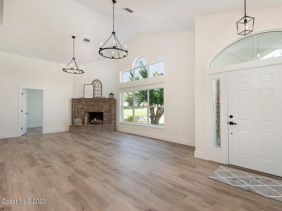 2nd image of 3320 Treetop Dr