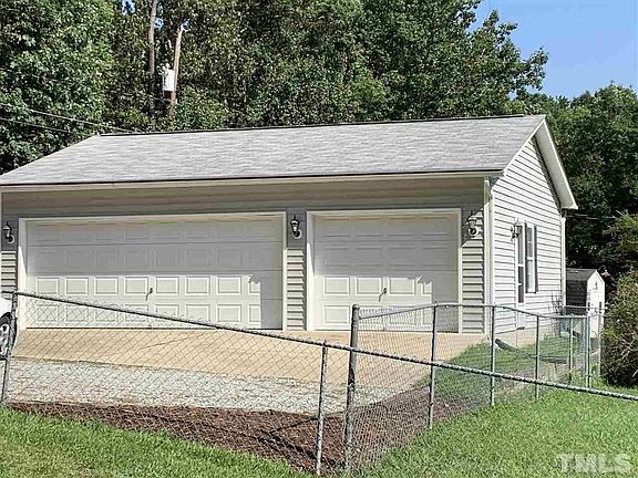3rd image of 4104 Dinsmore Ln