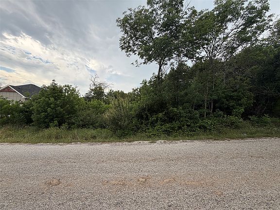 2nd image of 2610 Aurora Ave
