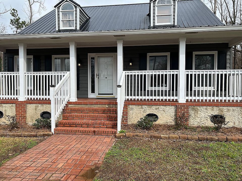 1st image of 906 9th Ave NE