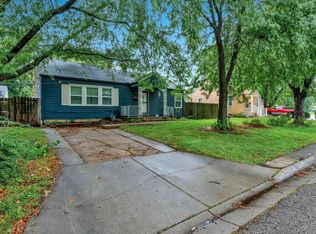 609 SW Randolph Ave, Topeka, KS 66606