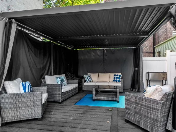 865 Summit Avenue image 33 of 38