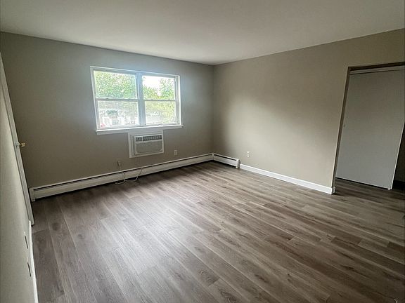 3rd image of 289 Main St APT 2B
