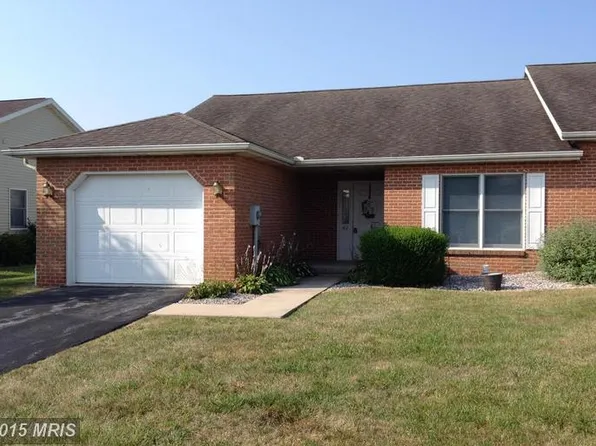 64 Chadwick Dr, Greencastle, PA 17225