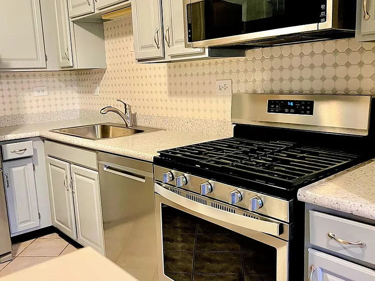 601 Hanover Ct #Z1 — Photo 6