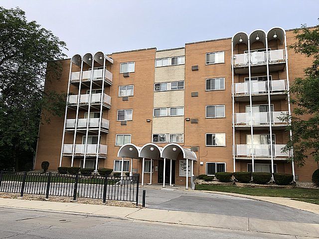 1st image of 8018 S Hoyne Ave APT 11