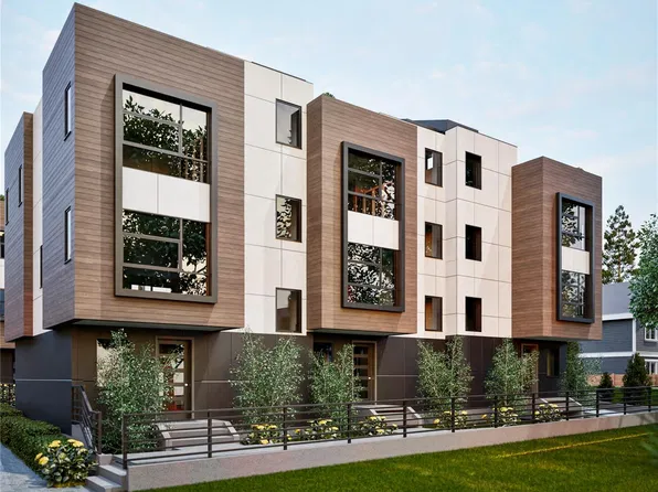 3861 Cadboro Bay Rd #2, Saanich, BC V8N 4G3