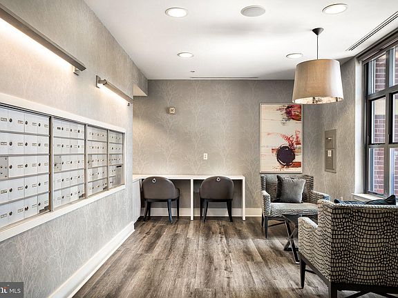2nd image of 1111 Oronoco St Unit 436