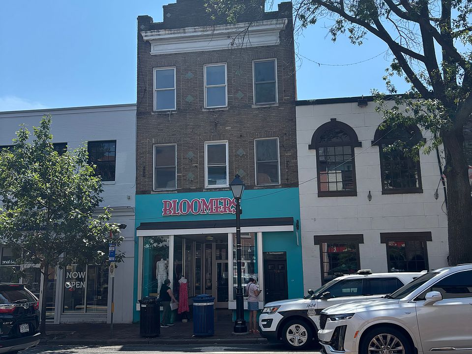Located in the heart of King Street on the second floor above the Bloomers retail store.