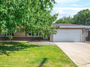109 Pebble Ct, East Peoria, IL 61611