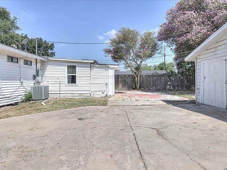 6046 Hugo Dr — Photo 41