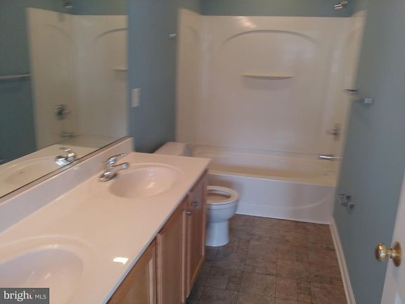 5th image of 182 Gillespie Ave