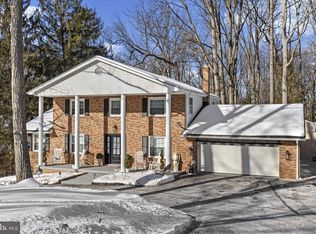 4009 Robin Hood Dr, York, PA 17408