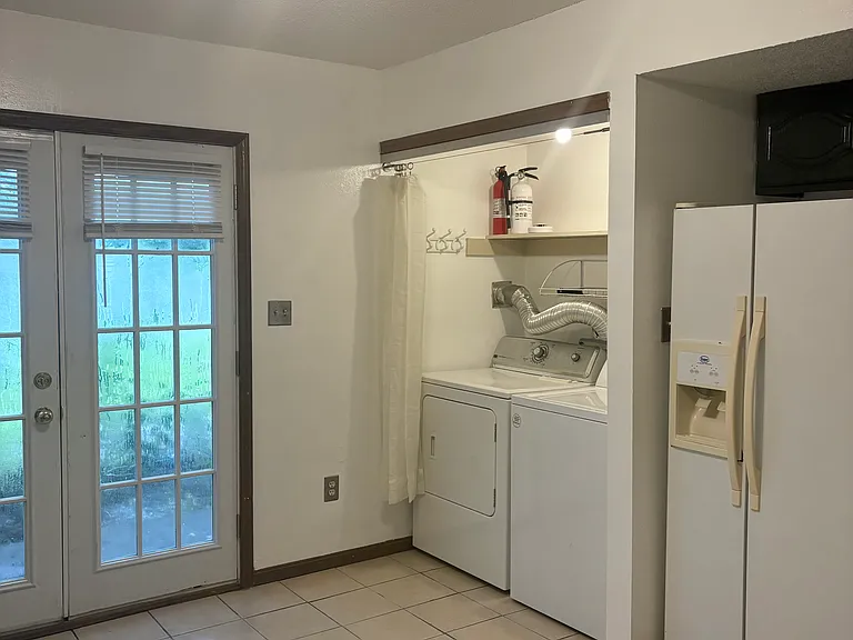 1407 Paris Rd #R — Photo 6