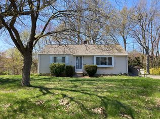 111 Mohawk Ln, Wethersfield, CT 06109