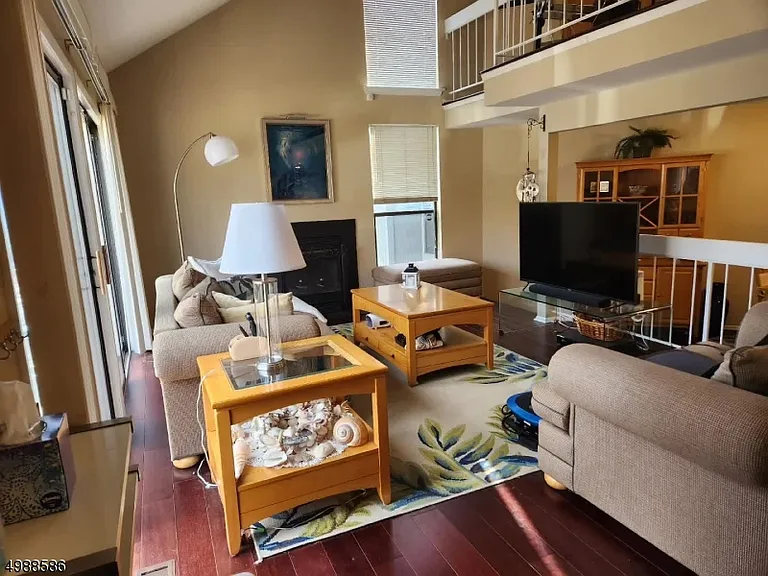 64 Sycamore Ct — Photo 10