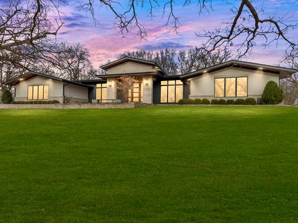 4N637 Pheasant Run Dr, St Charles, IL 60175