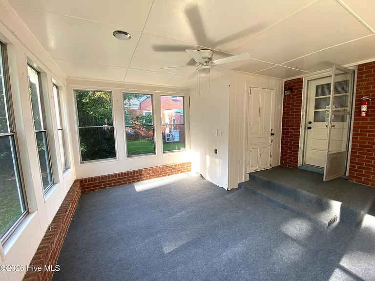 1710 S Elm St — Photo 18