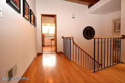 4th image of 255 Lakeside Dr SE