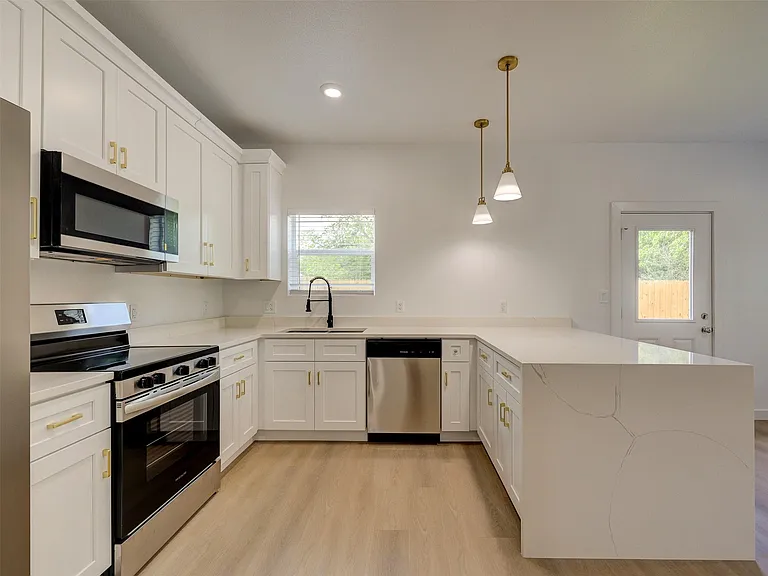 230 Brown St #B — Photo 11