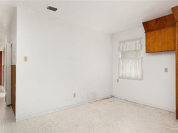 3rd image of 820 N 22nd St