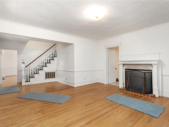 5th image of 116 S Glenn St