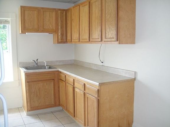 5th image of 811 S Lundy Ave
