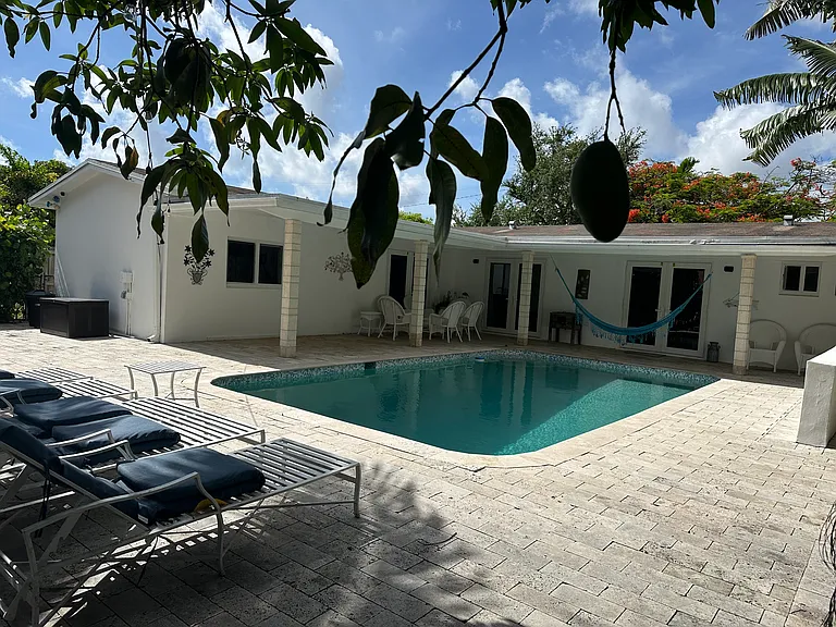 2645 Scott St — Photo 3
