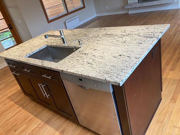 5th image of 9813 SE Shoreland Dr #2