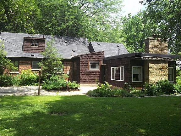 3rd image of 140 Winnet Dr